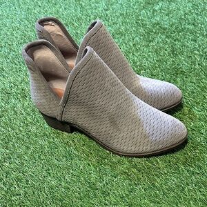 NEW Lucky Brand Bailey Bootie Taupe Ankle Booties NWOB Size 8 $128 MSRP